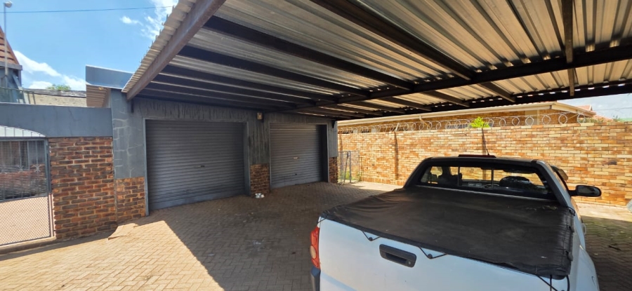 6 Bedroom Property for Sale in Wilkeville North West